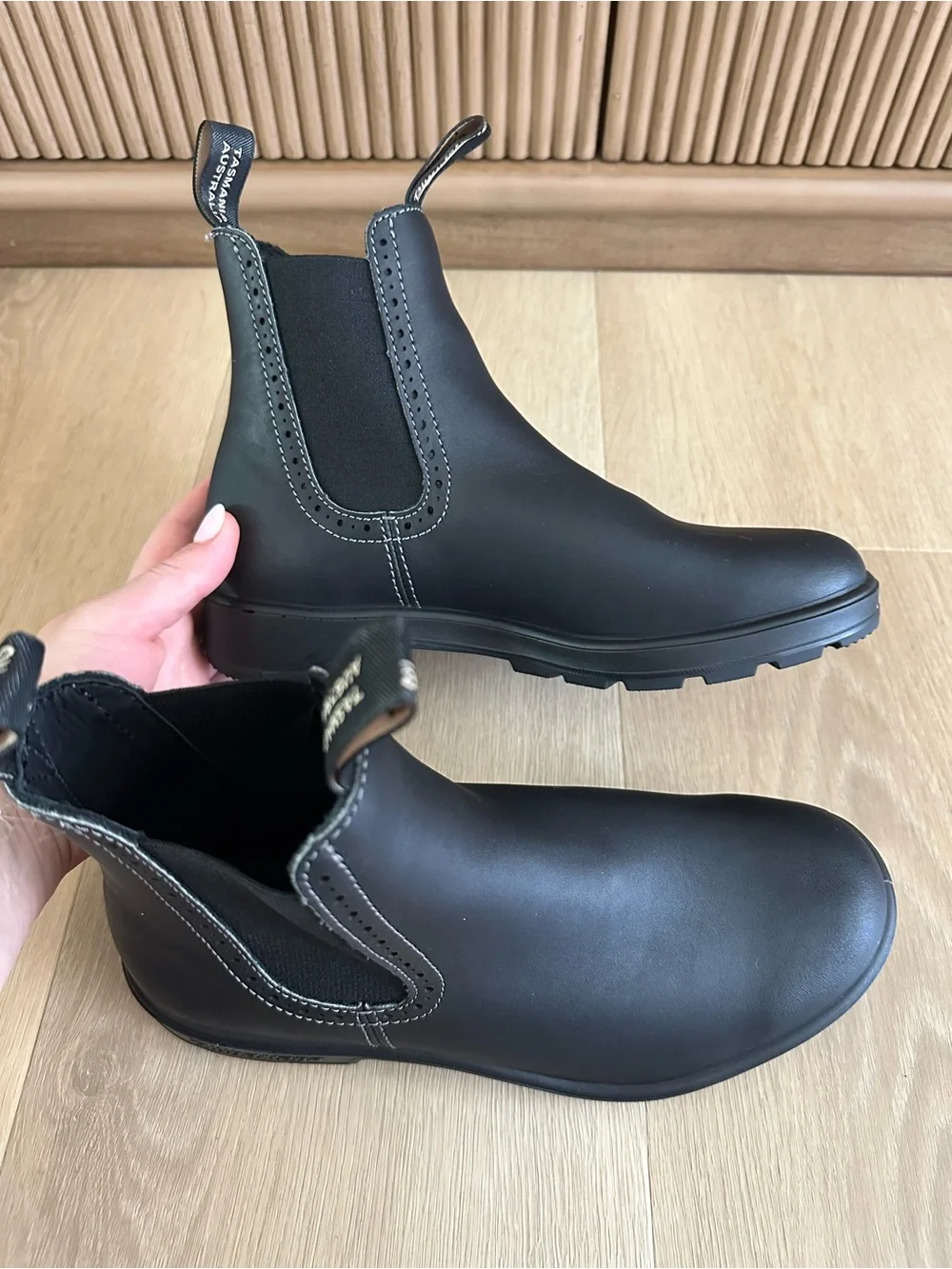 Blundstone 1448 women's high-top Chelsea boots size 7